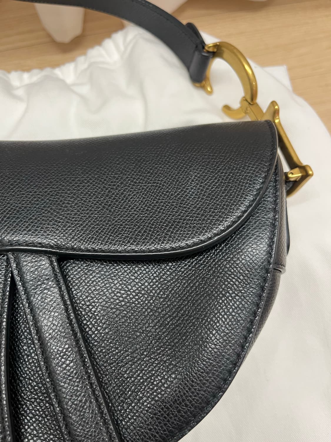 정품 디올 새들뱍 미듐 블랙 상품이미지4