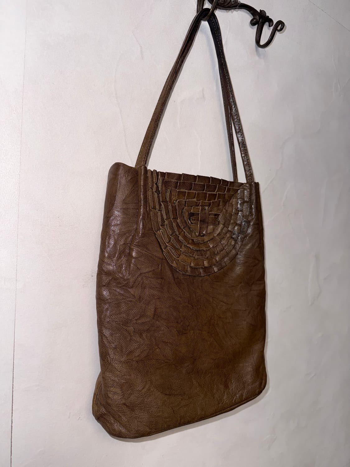 Brown ethnic leather shoulder bag 상품이미지2