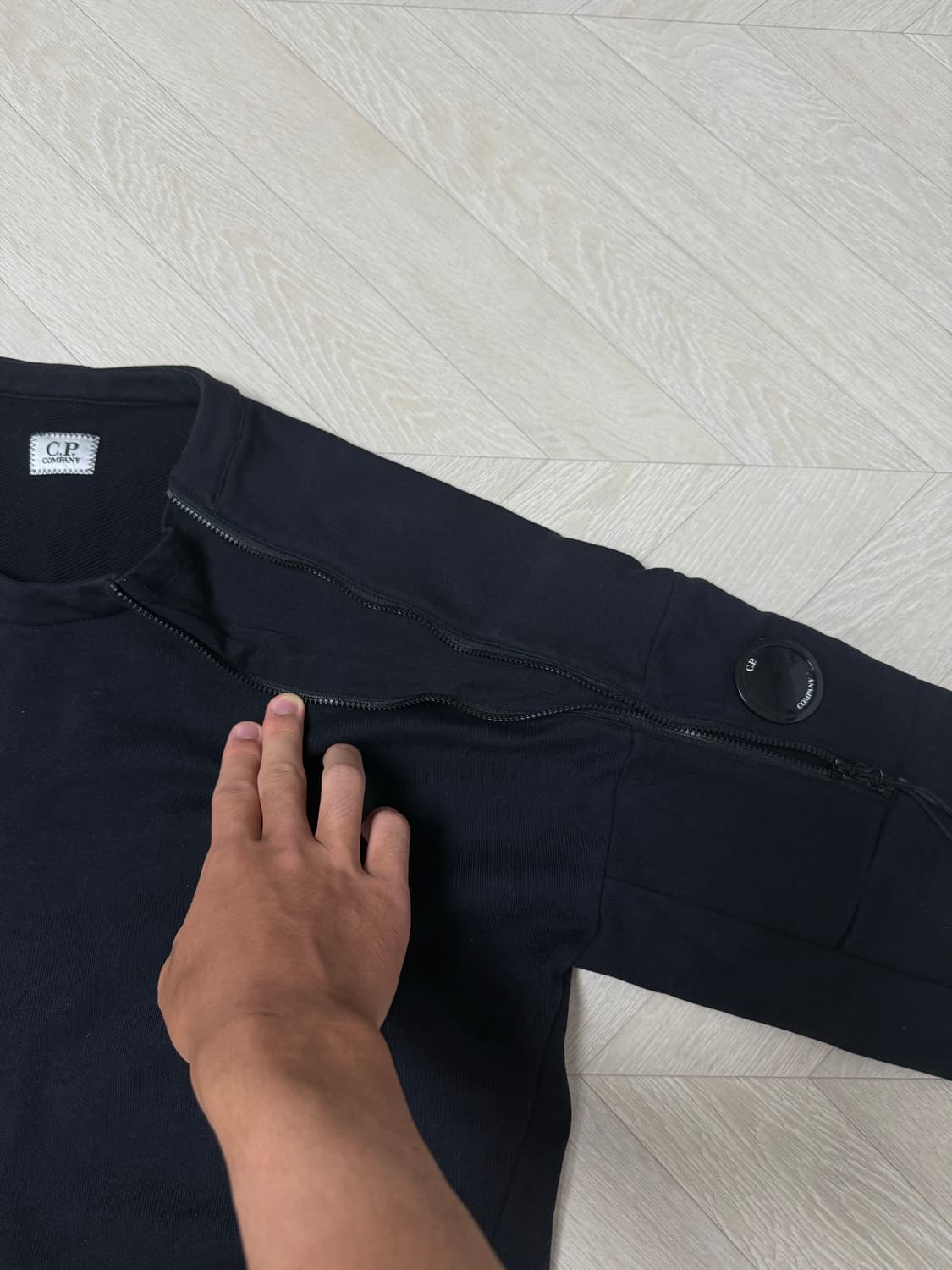 CP컴퍼니 블랙 맨투맨 M 씨피컴퍼니 시피컴퍼니 상품이미지4