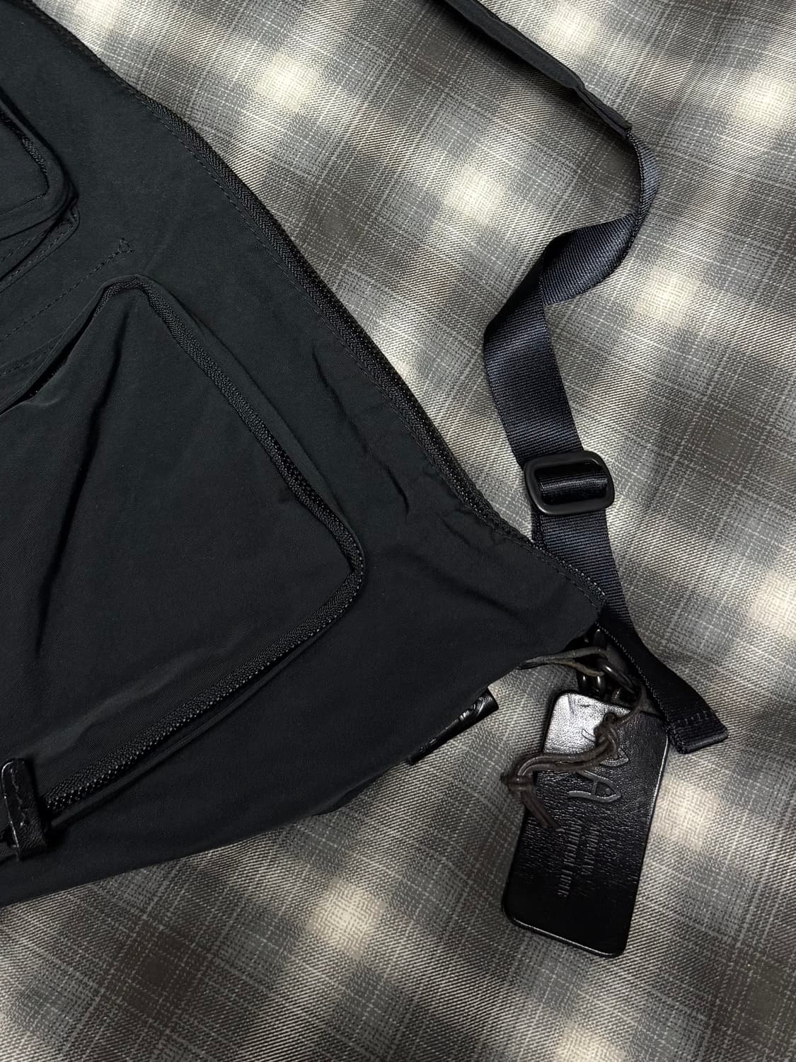 아미아칼바 개버딘 바디백 상품이미지2