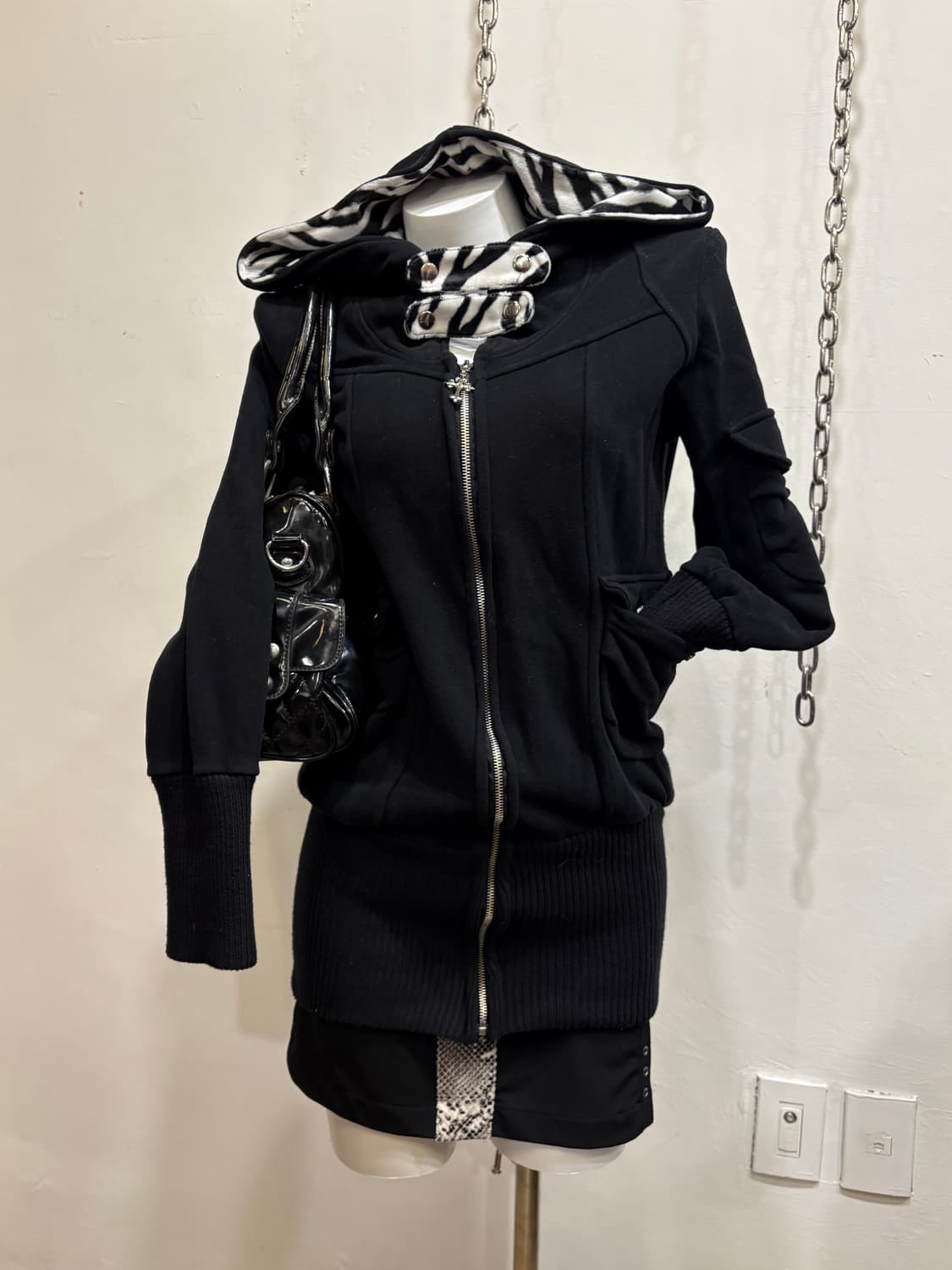 지브라 패턴 십자가 블랙 후드집업 갸루 펑크 y2k 상품이미지1