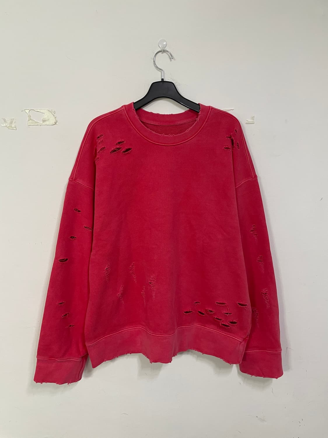 어텐션로우 피그먼트 데미지 맨투맨 상품이미지2