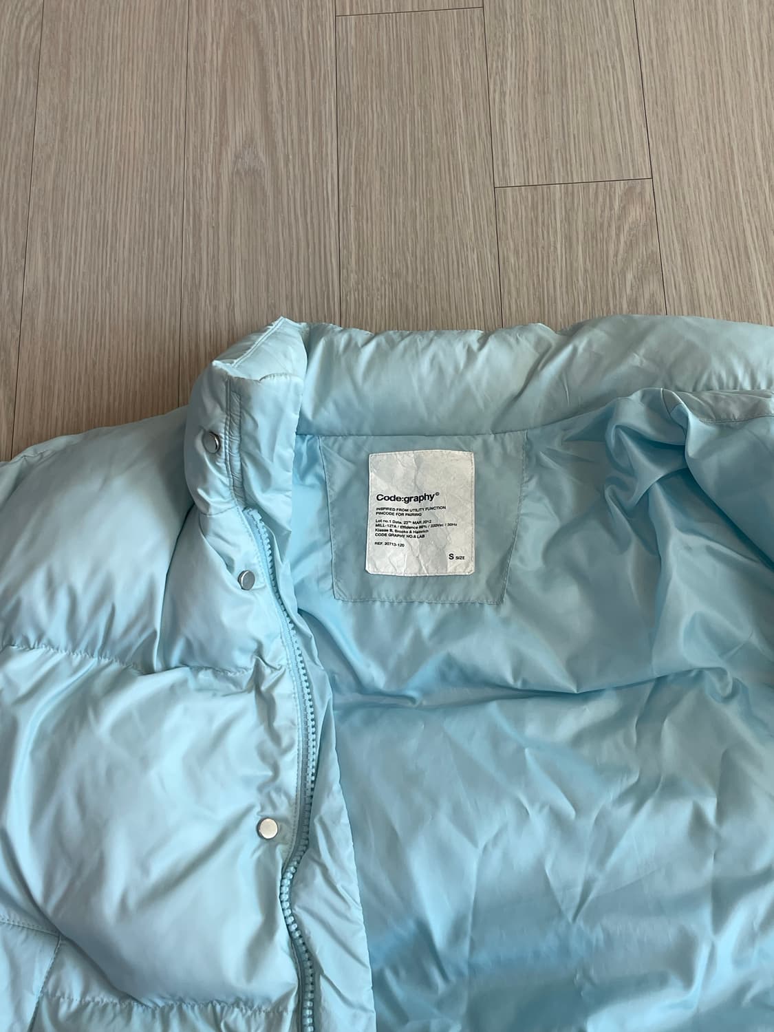 코드그라피 숏패딩 글로시 컬러링 크롭 푸퍼_캔디블루 상품이미지6