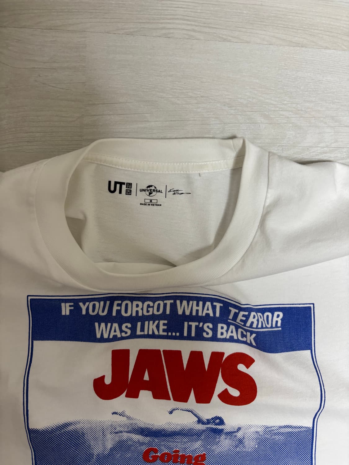 유니클로 UT JAWS 그래픽 티셔츠 m 상품이미지2
