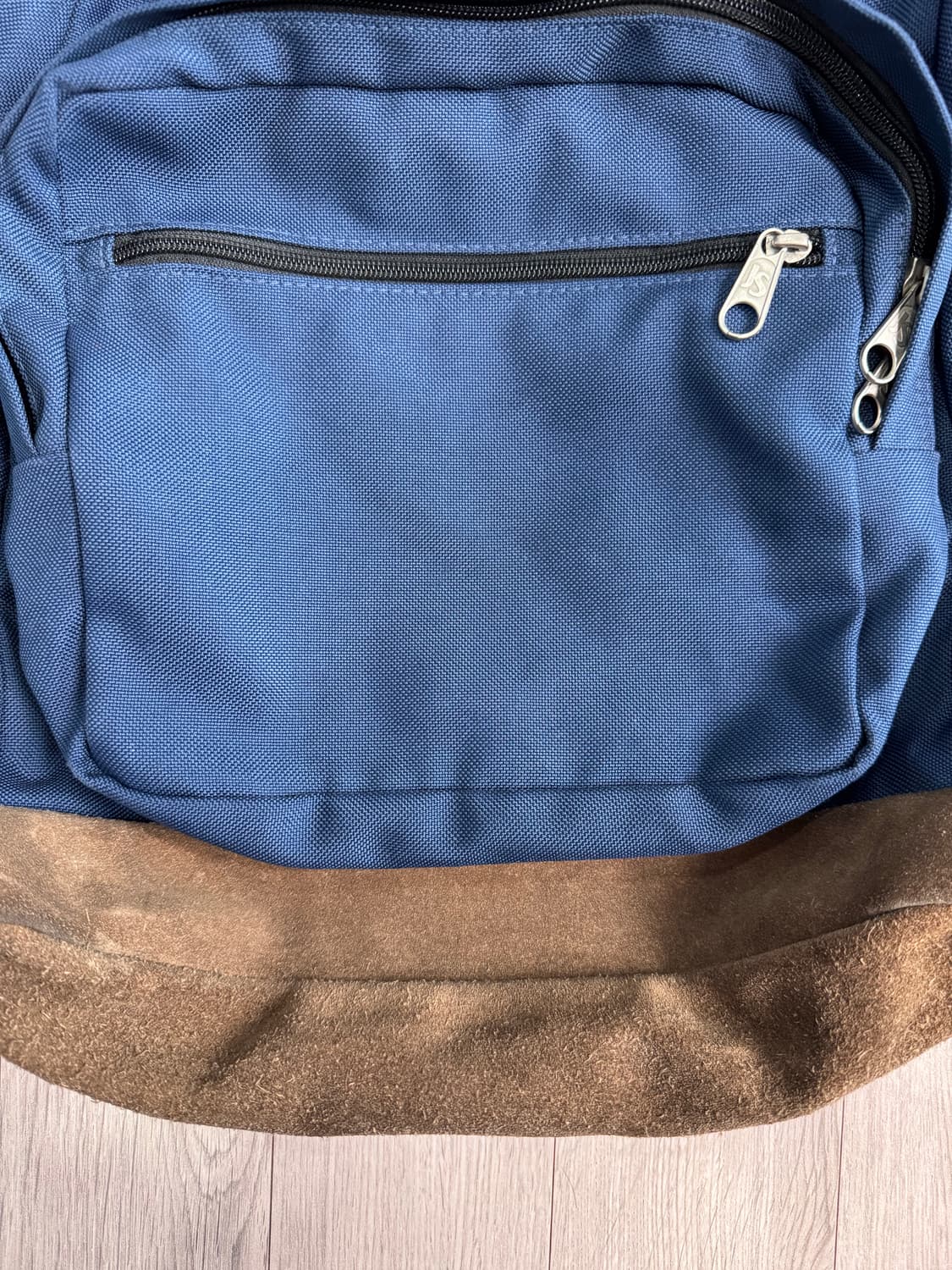 잔스포츠 네이비 스웨이드 백팩 상품이미지4