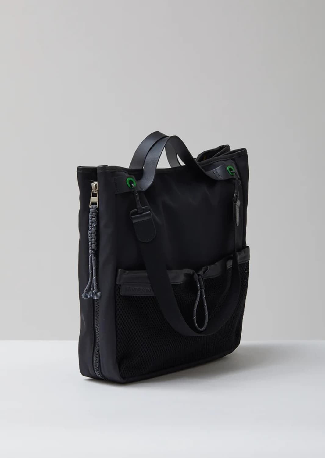 JW Anderson 블랙 나일론 토트 백 (크기변형) 상품이미지2