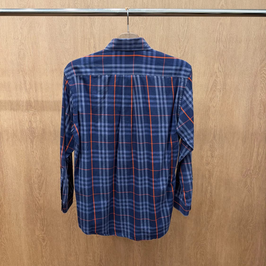 버버리 런던 코튼 셔츠 레드 그레이 체크 패턴 로고 자수 디테일 네이비 상품이미지3