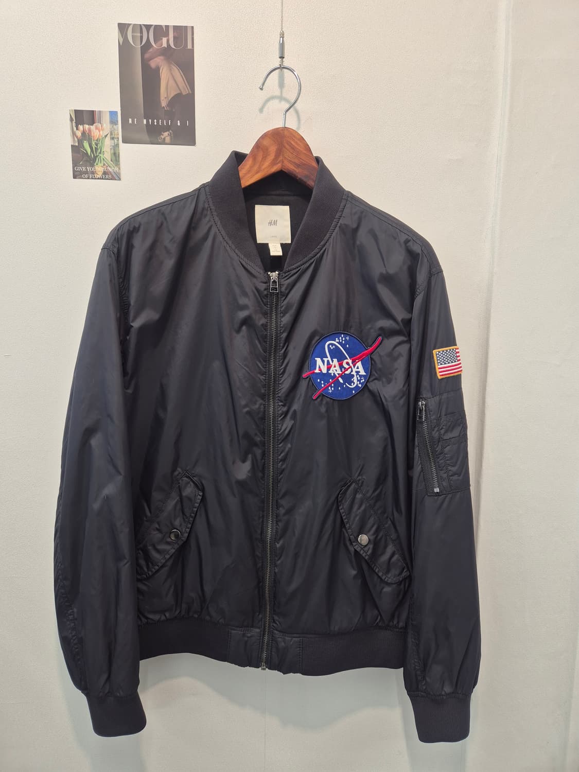 H&M  나사(NASA) 봄버 자켓 검정 L
사이즈  상품이미지1