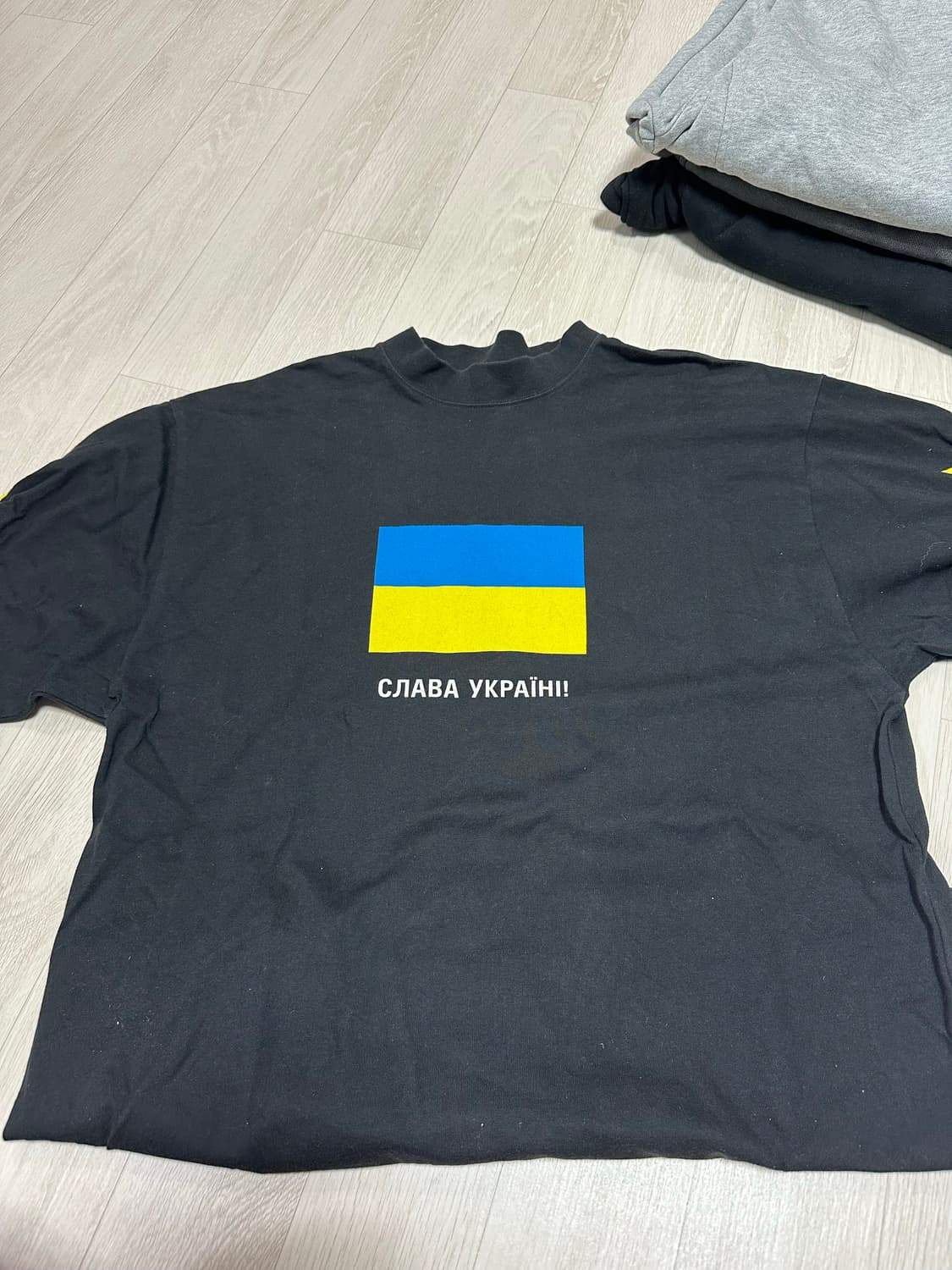 발렌시아가 우크라이나 롱슬리브 상품이미지1