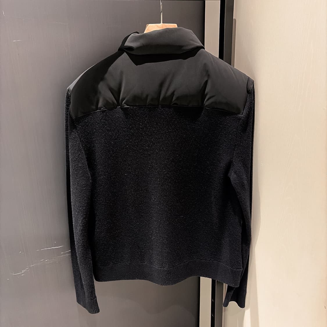 (정품/새상품) 제임스 펄스 남성 블랙 구스다운 니트 슬리브 패딩 자켓 상품이미지2