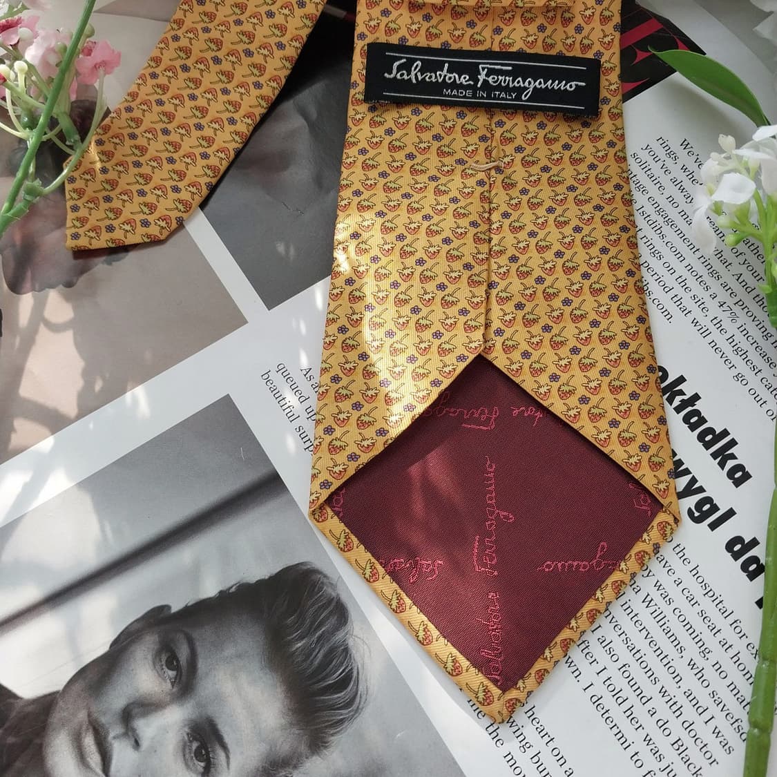 페라가모 실크 옐로우 딸기 패턴 넥타이 9.5cm A+등급 K1632
 상품이미지7