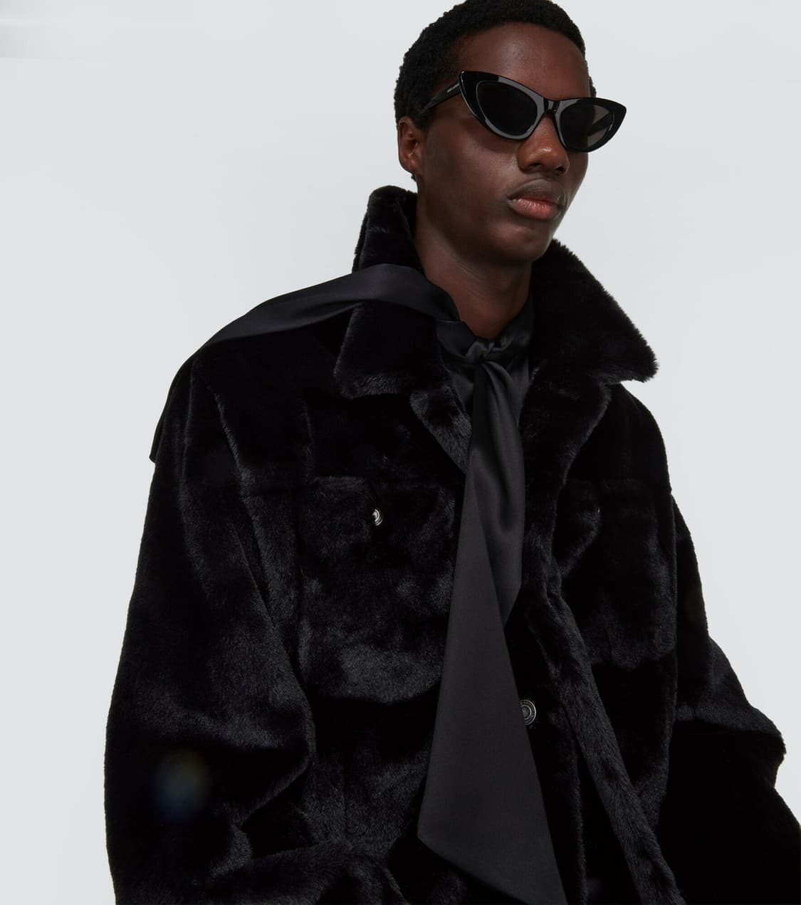 [차은우님 착용] 생로랑 22AW 퍼 트리밍 자켓 상품이미지2