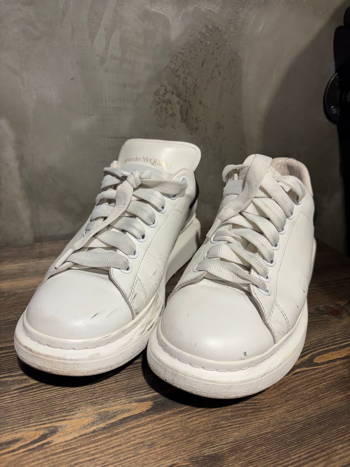 알렉산더맥퀸 오버솔 흰검 상품이미지2