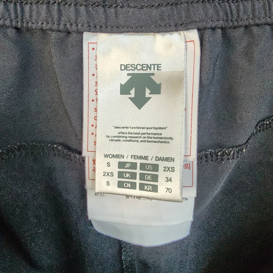 데상트 블랙 라인 반바지 상품이미지4