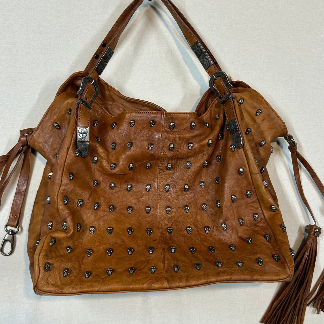 가죽 해골 스컬 스터드 숄더백 브라운 상품이미지2