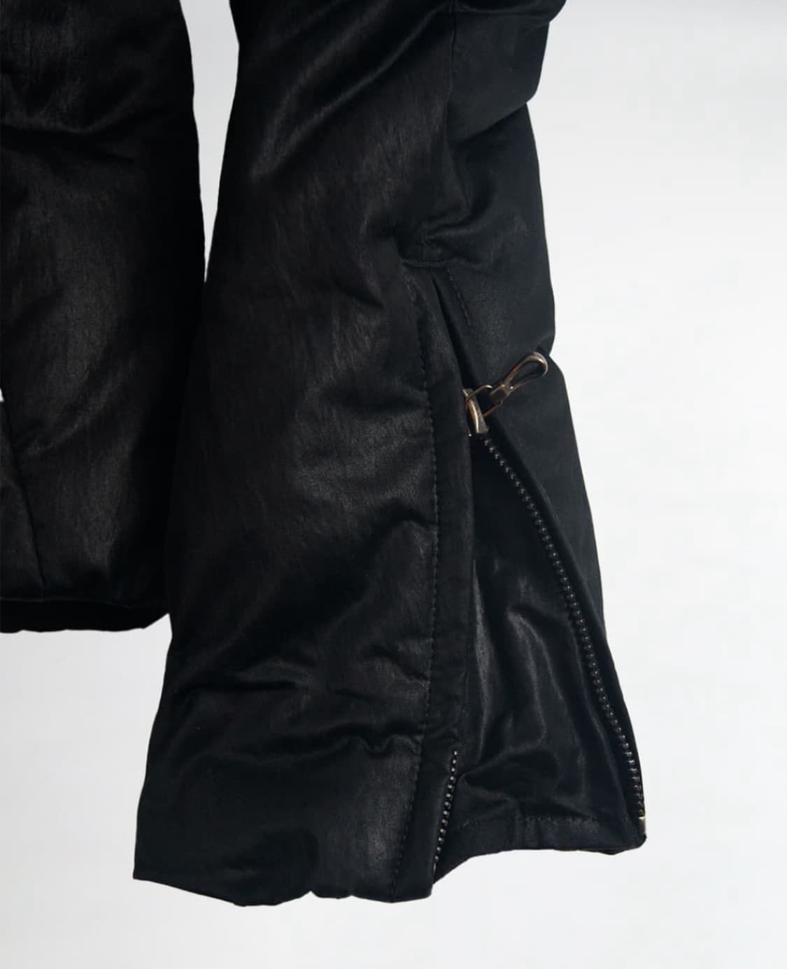 어태치먼트 사선집업 다운 자켓 1 상품이미지4