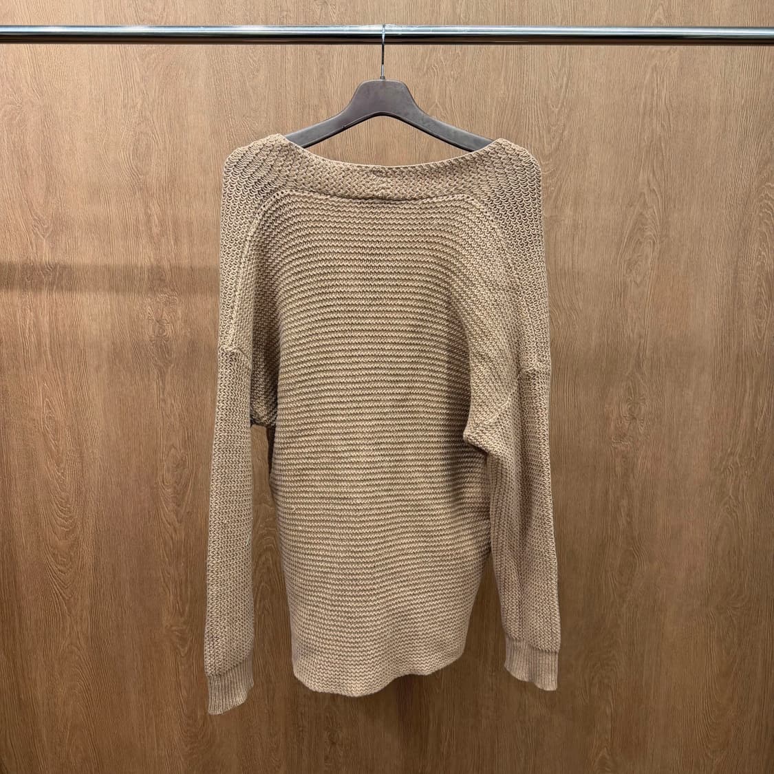 엠포리오 아르마니 브이넥 긴팔 가디건 톤온톤 버튼 디테일 베이지 상품이미지3