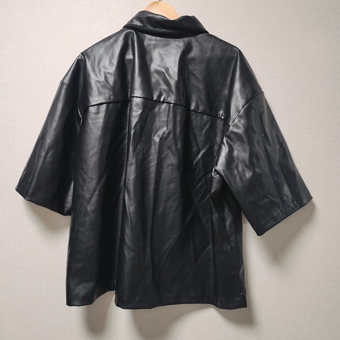 [2XL] H&M 블랙 레더 반팔 자켓 상품이미지2