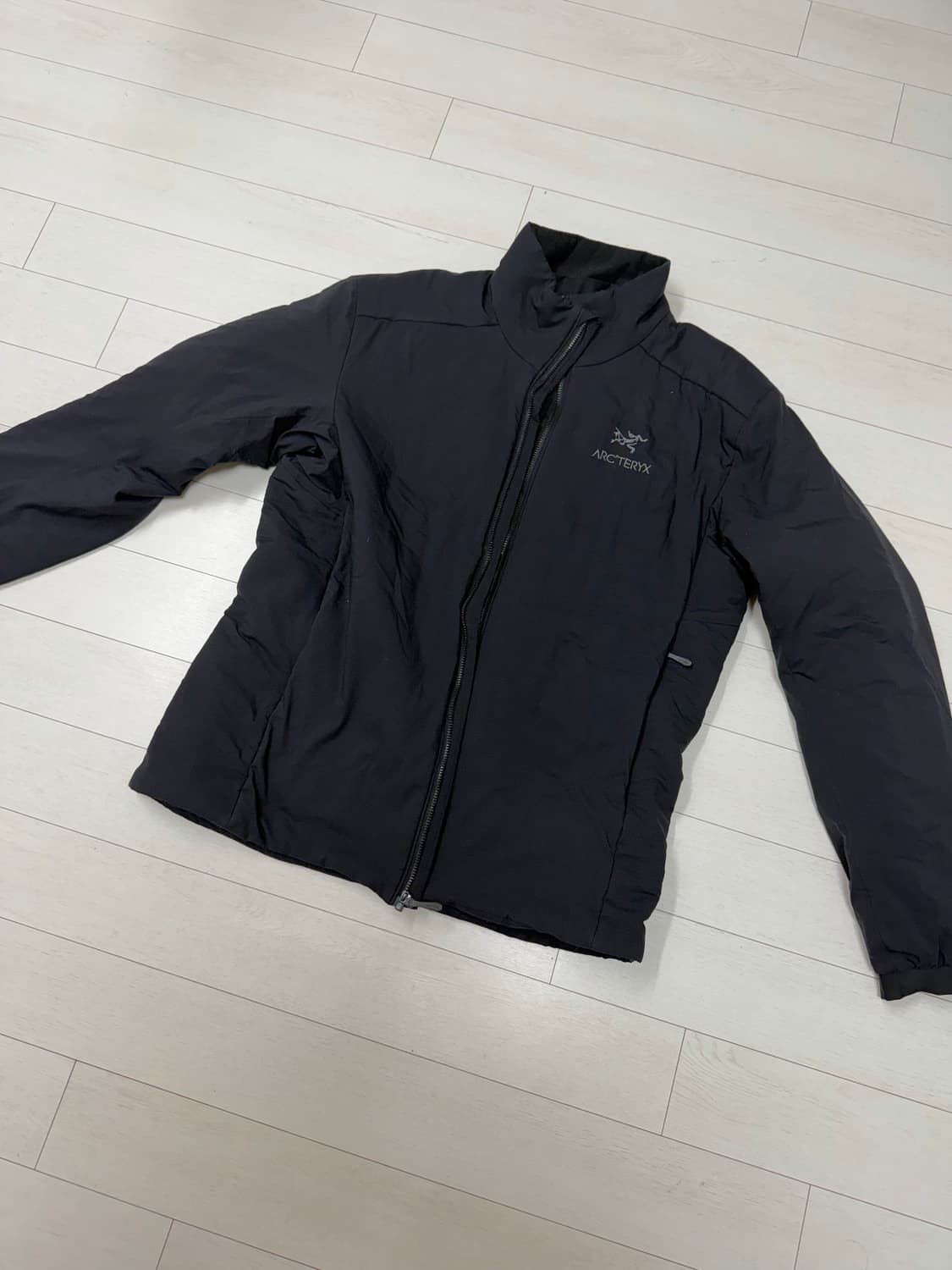 아크테릭스 아톰 AR 자켓 M 사이즈  육안으로보기에 얼룩 및 찢김 없음 상품이미지1