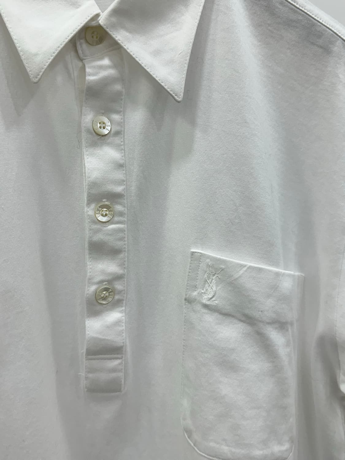 입생로랑 남성 화이트 반팔 상품이미지5