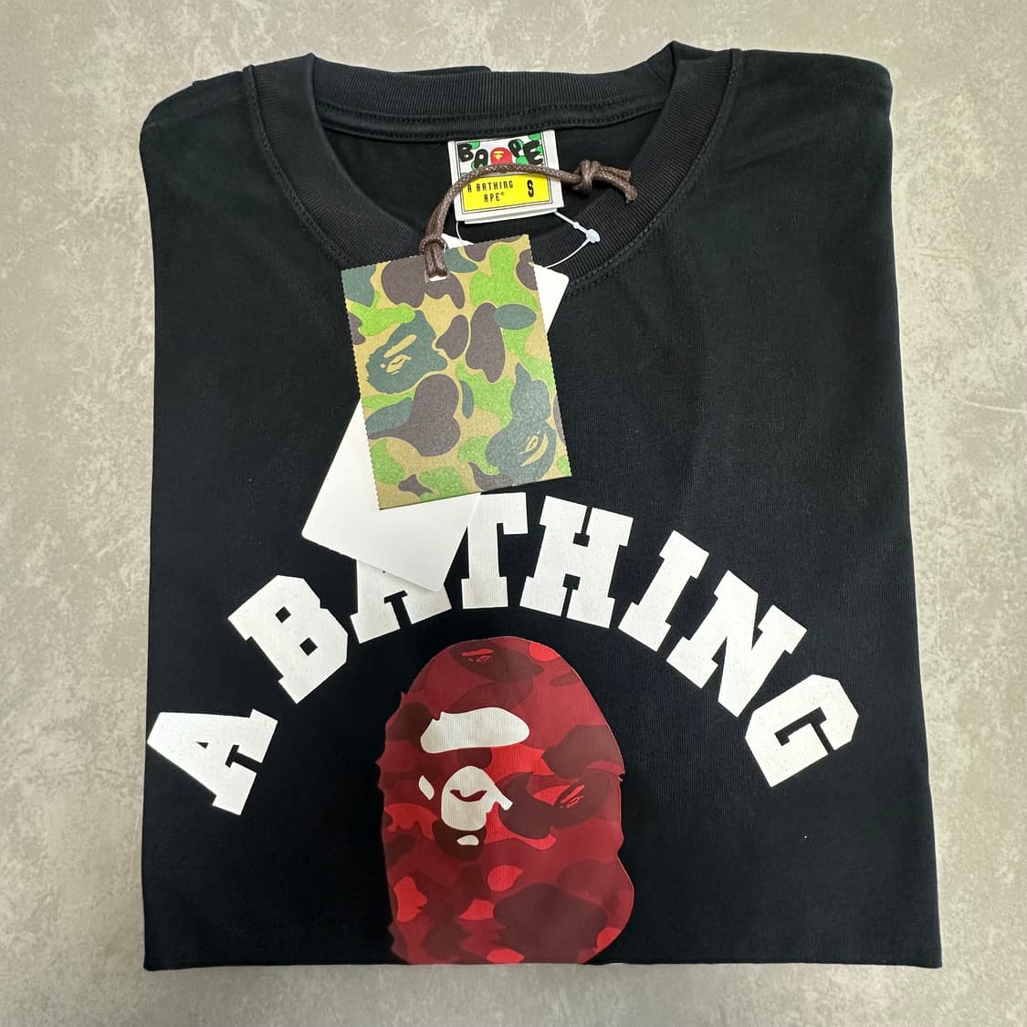 베이프 카모 컬리지 티셔츠 블랙 레드 상품이미지3