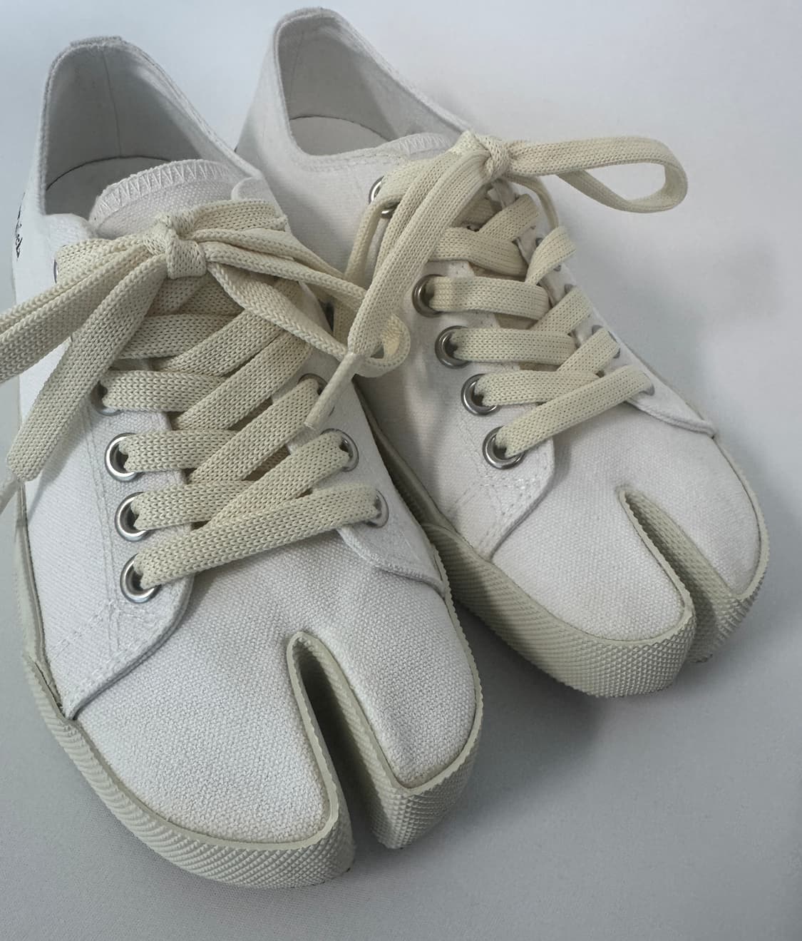 MAISON MARGIELA 메종 마르지엘라 화이트 캔버스 타비 스니커즈 상품이미지3