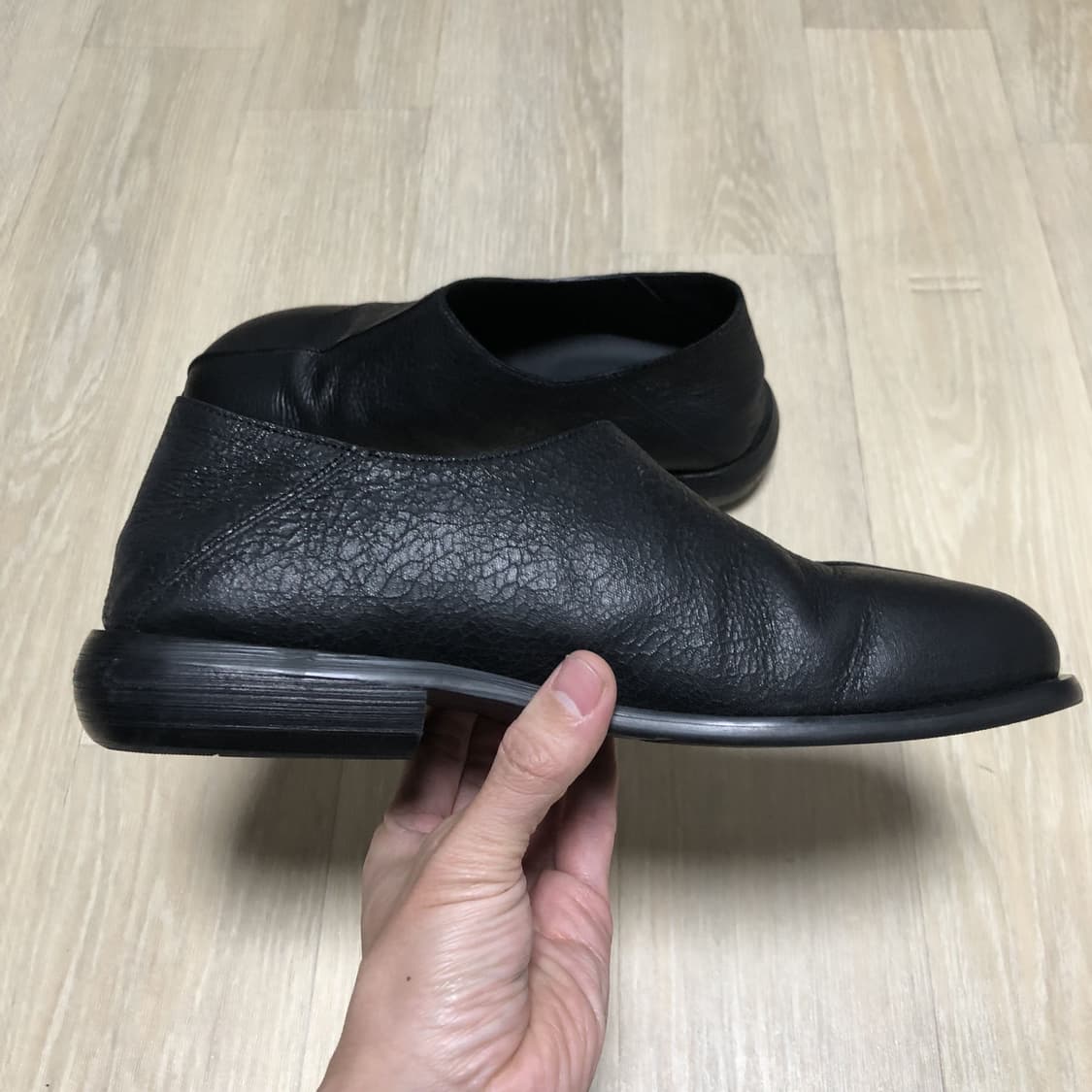 (250) 인사일런스 INSILENCE 크랙 레더 클로그 블랙  상품이미지6