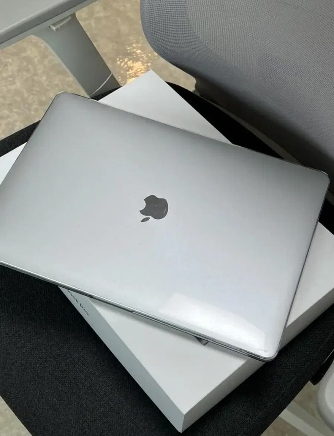 애플 맥북프로 15인치 (2018) 2.2GHz i7 16GB 256GB 상품이미지1