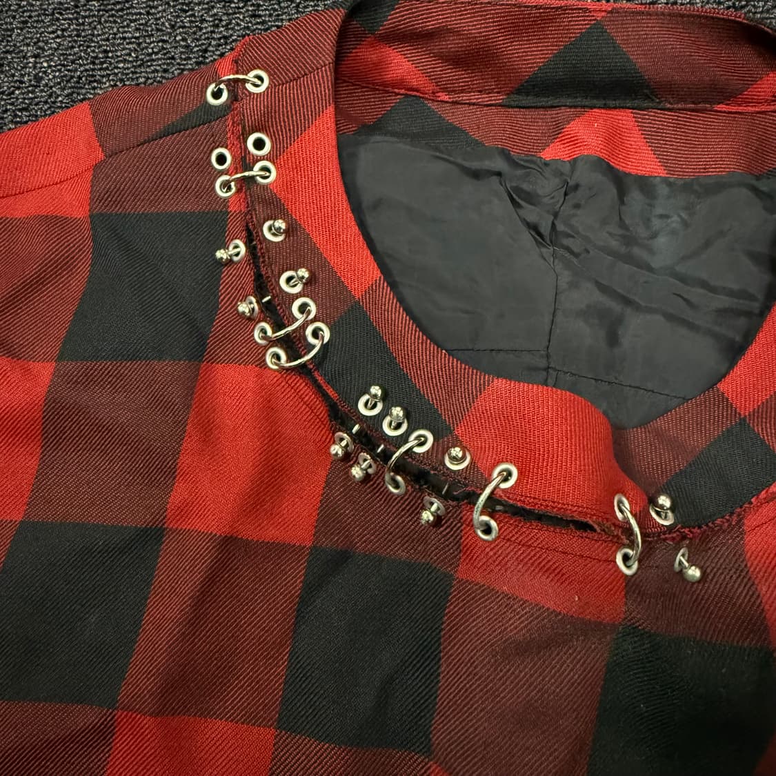 sacai 사카이 22ss 버팔로 체크 프린트 핀 디테일 탑 상품이미지3