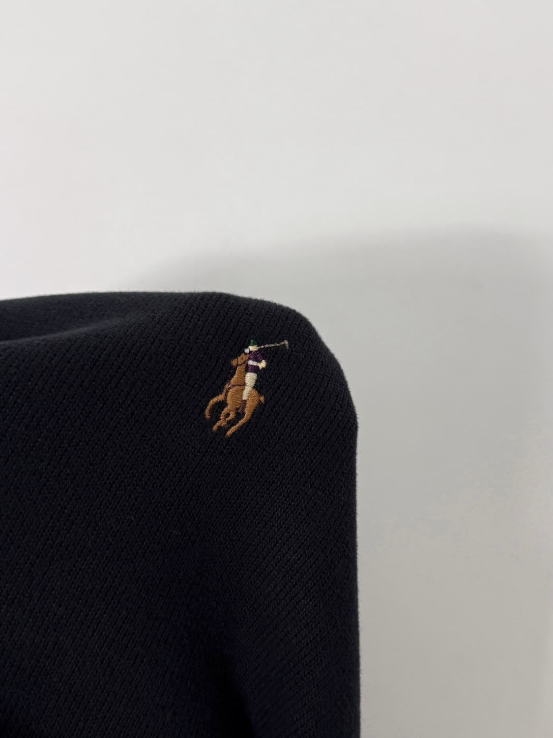 폴로 랄프로렌 루즈핏 신형 QR라벨 블랙 하프집 니트 상품이미지4