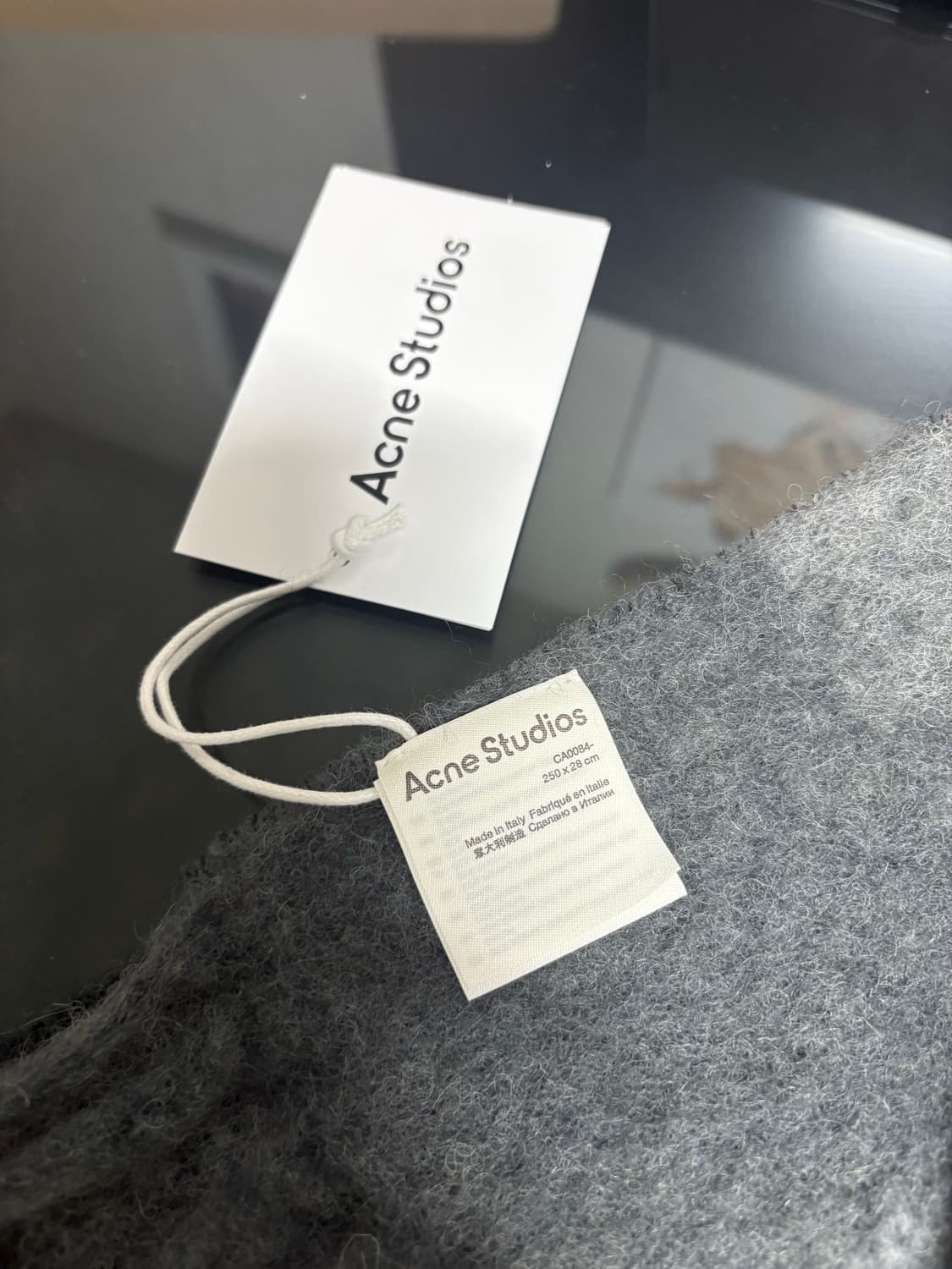 아크네 스튜디오 머플러 상품이미지2