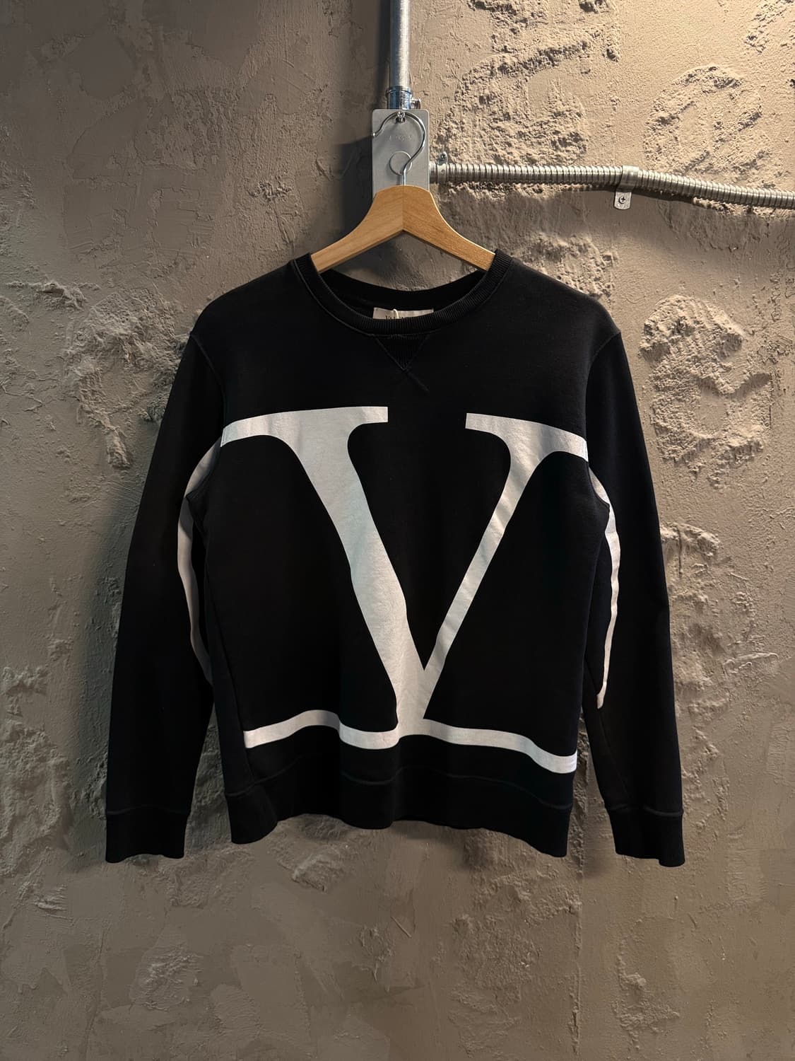 XS 발렌티노VALENTINO V로고 프린팅 스웻셔츠 블랙 상품이미지1