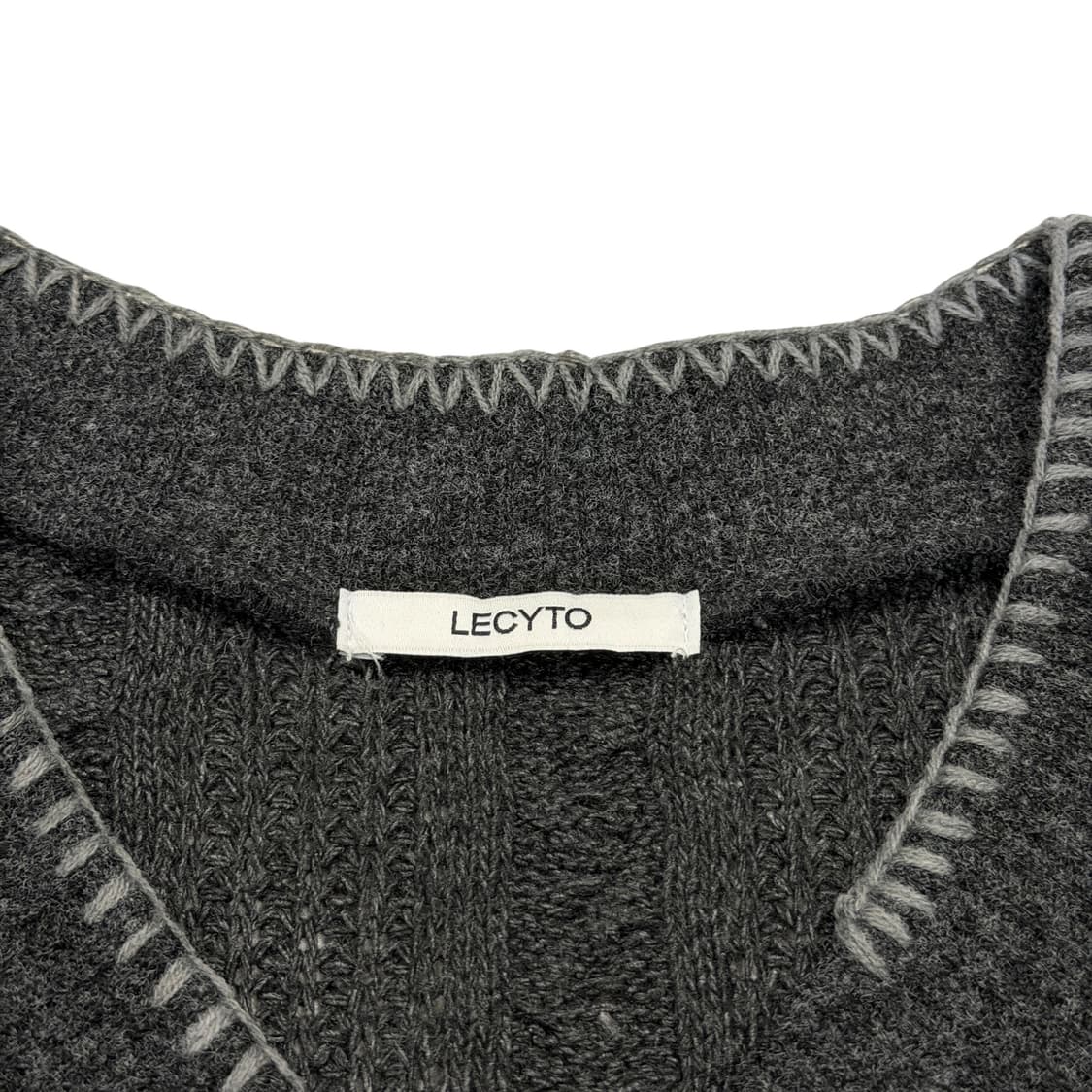 LECYTO 레씨토 브이넥 스모크 케이블 니트조끼 상품이미지3