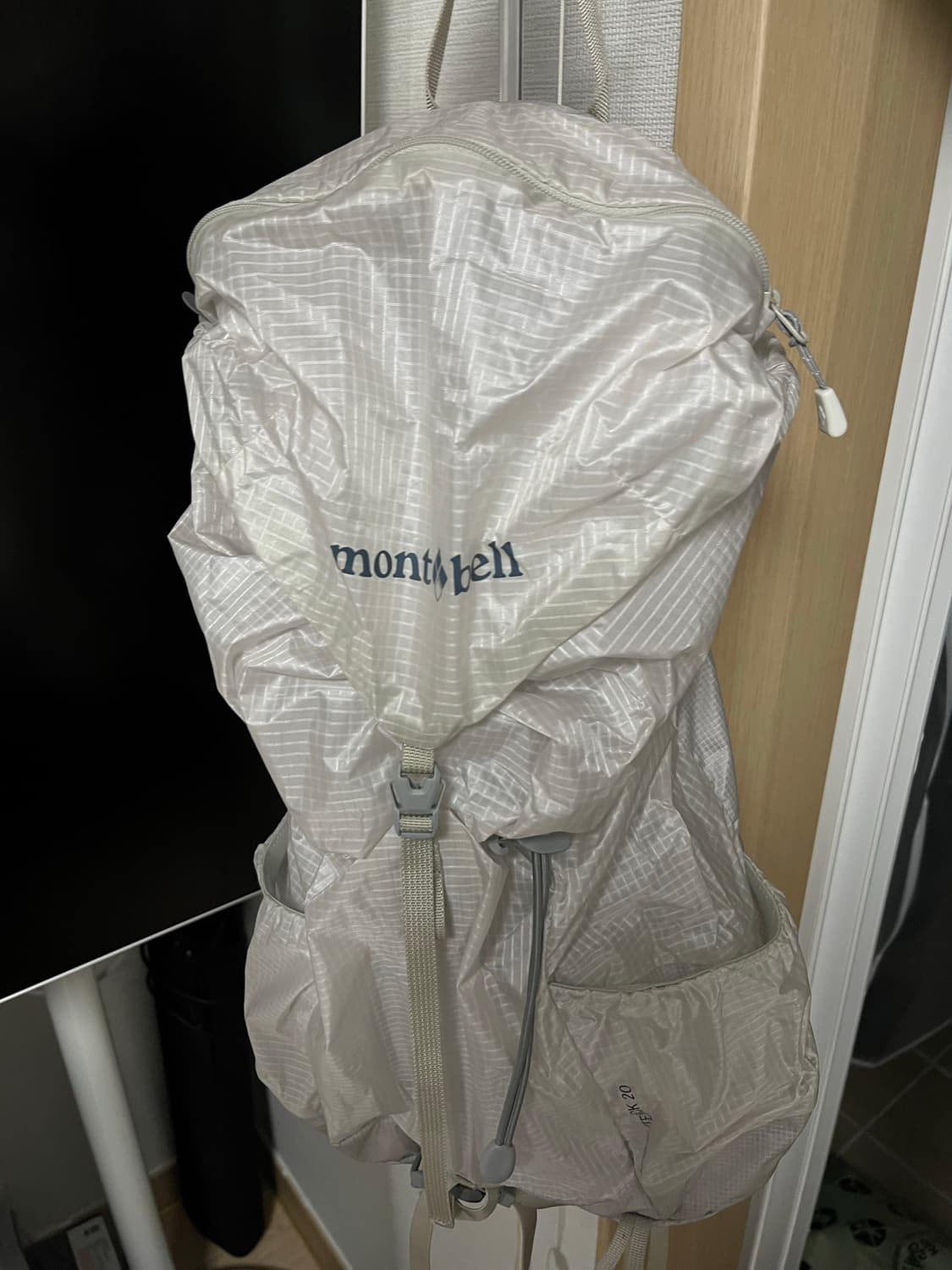 몽벨 버사라이트 20L 라이트 그레이 상품이미지3