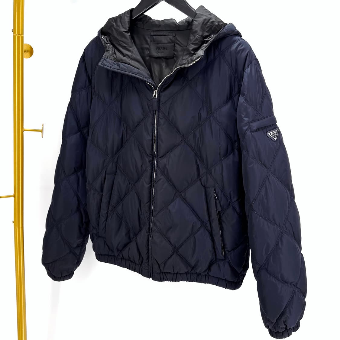 [50사이즈] 프라다 퀼팅 패딩 자켓 네이비 (SGN460) 상품이미지1