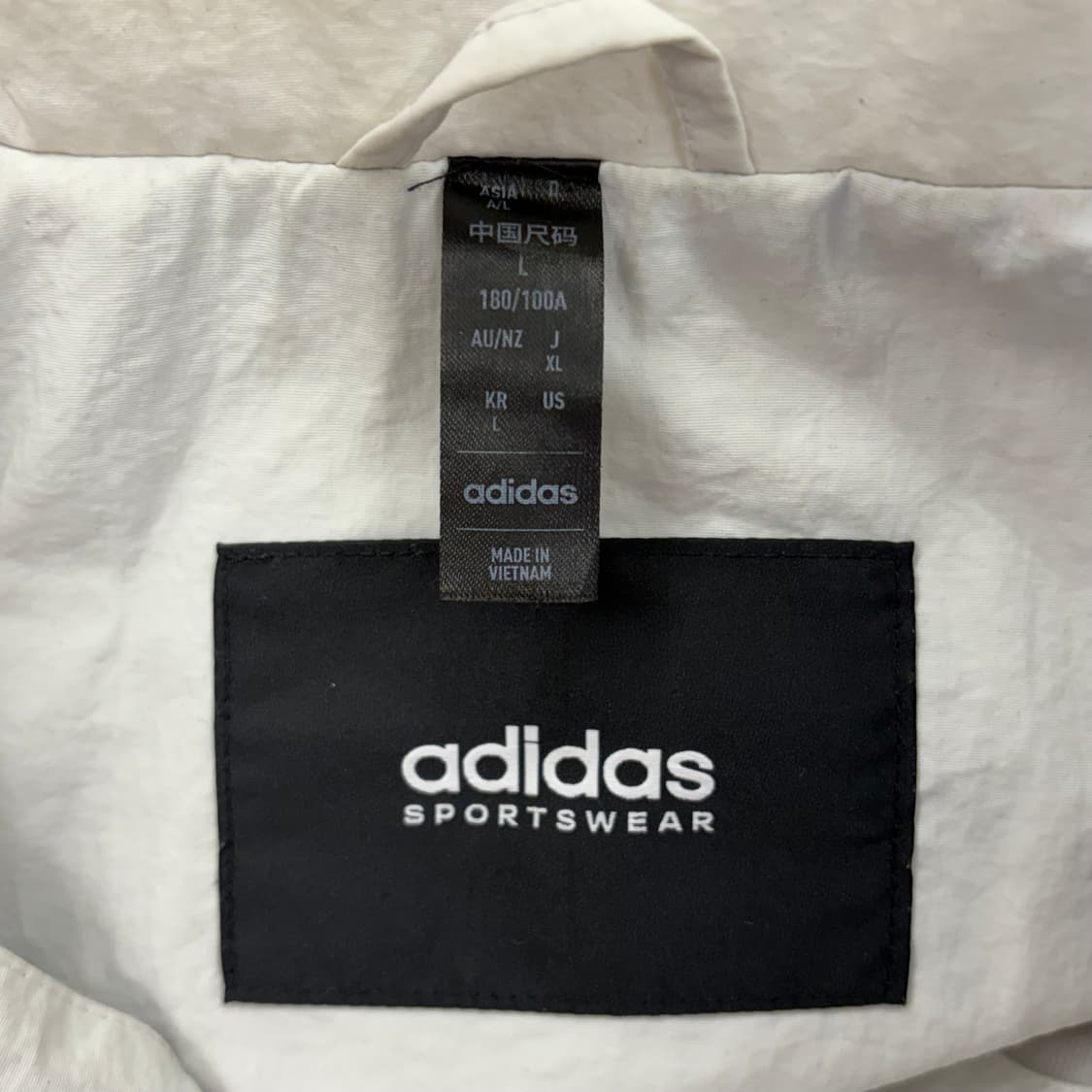 L 아디다스 The Three Stripes 레터링 우븐 바람막이 상품이미지4