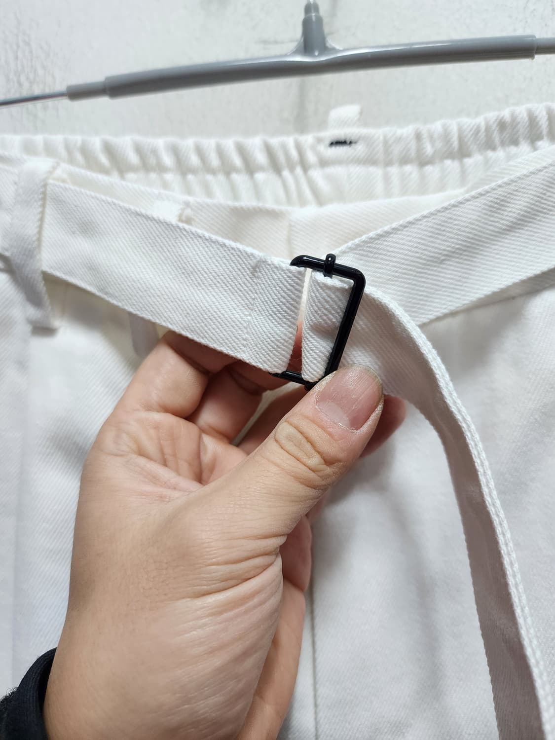 AVECDESIGN 아베크디자인 벨티드 화이트 버뮤다팬츠  상품이미지5