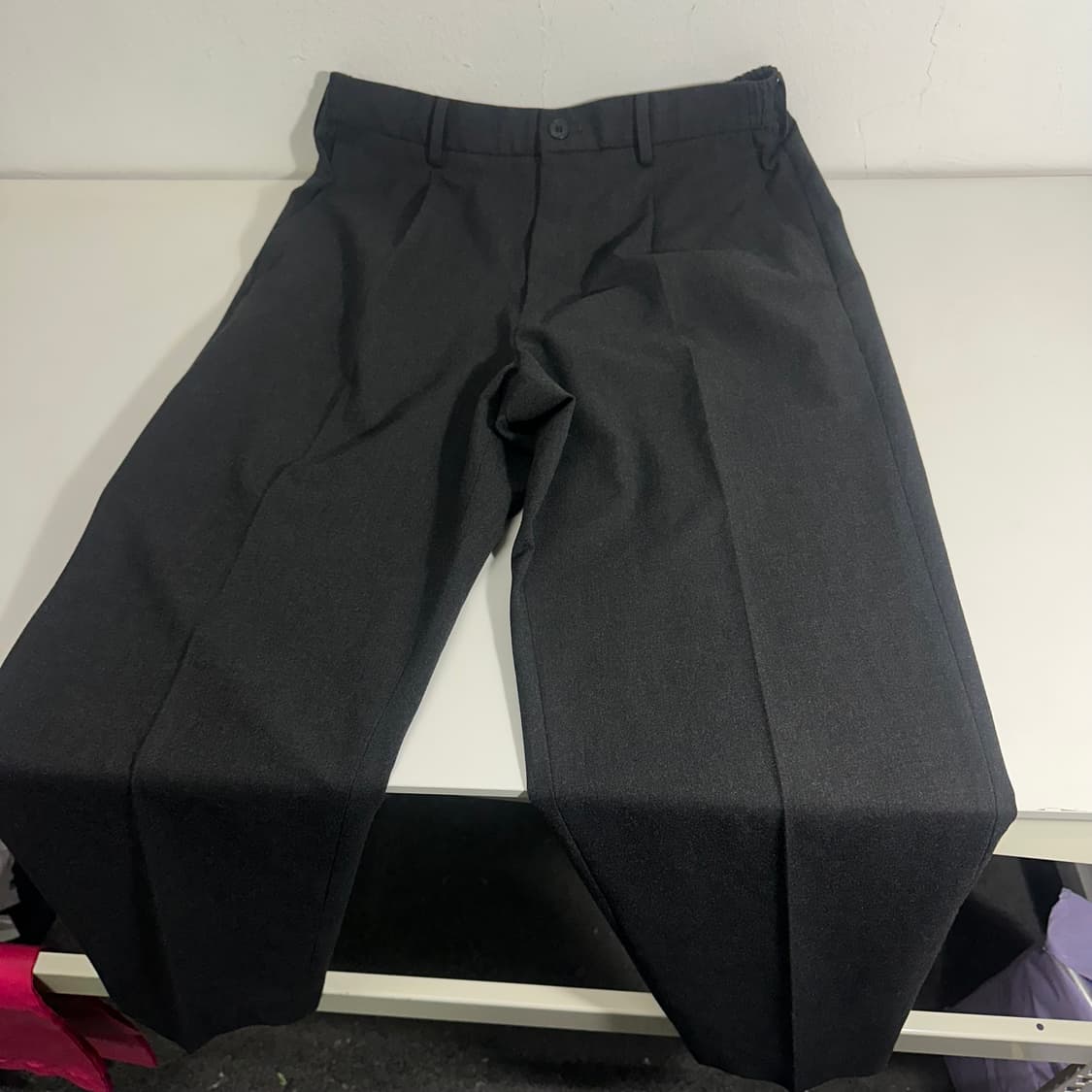 M 유니클로 챠콜 테이퍼드핏 하이웨스트 원턱 겨울슬랙스 상품이미지3