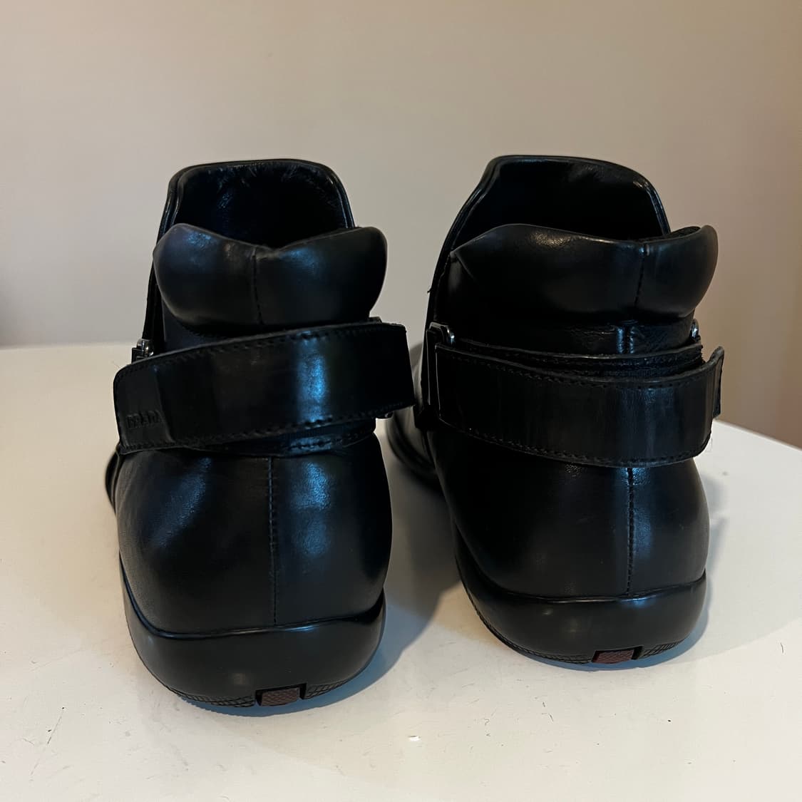 프라다 블랙 레더 스트랩 앵클 부츠 상품이미지3