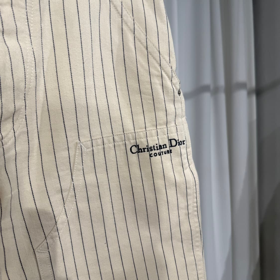 (30) 디올 꾸뛰르 스트라이프 로고 자수 반바지 상품이미지2