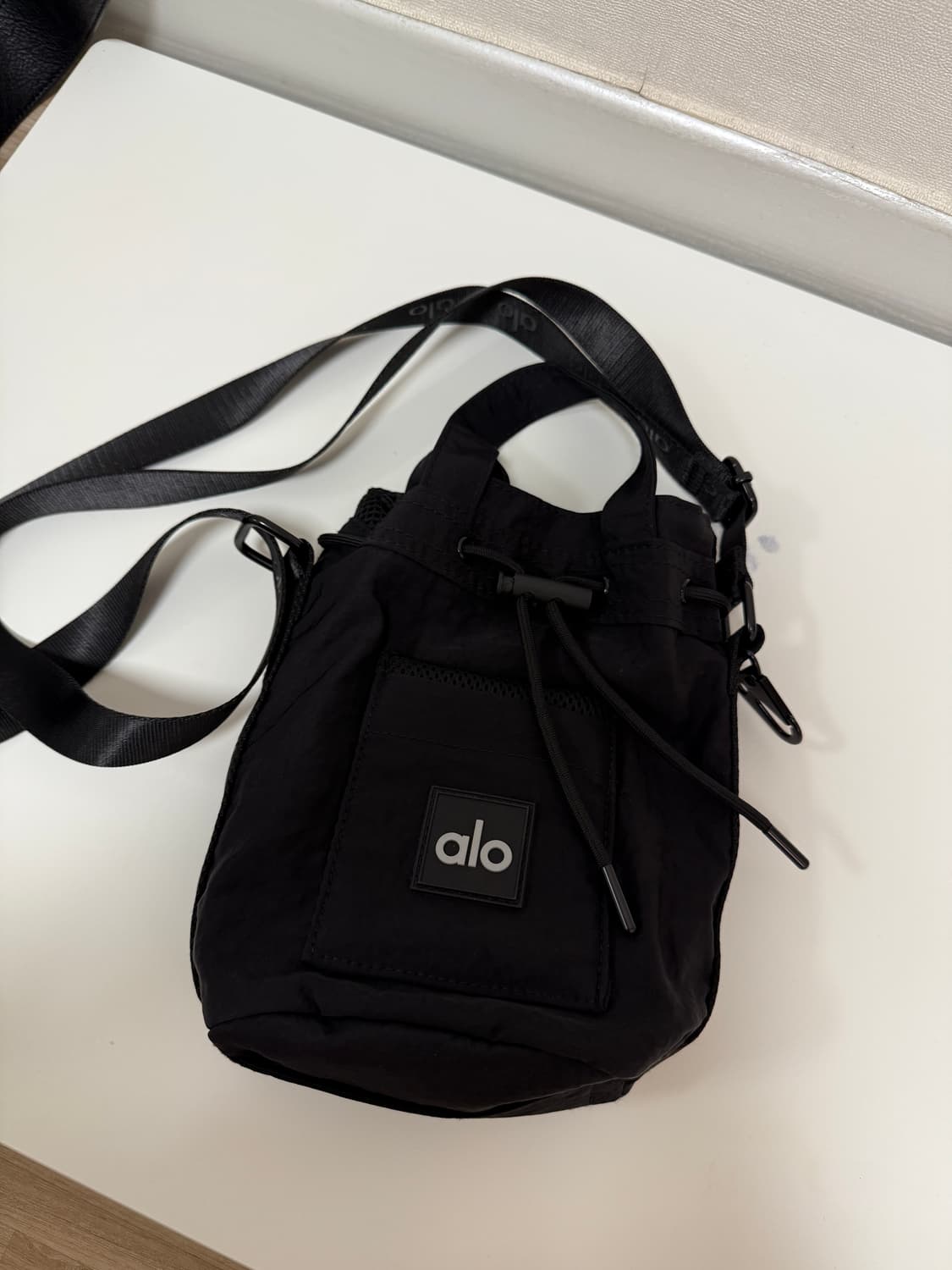 Alo Yoga 알로 버킷백 (블랙) 상품이미지1