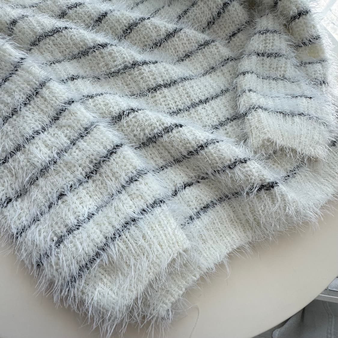 사랑스러운 아이보리 줄무늬 포슬이 니트 스웨터 상품이미지3