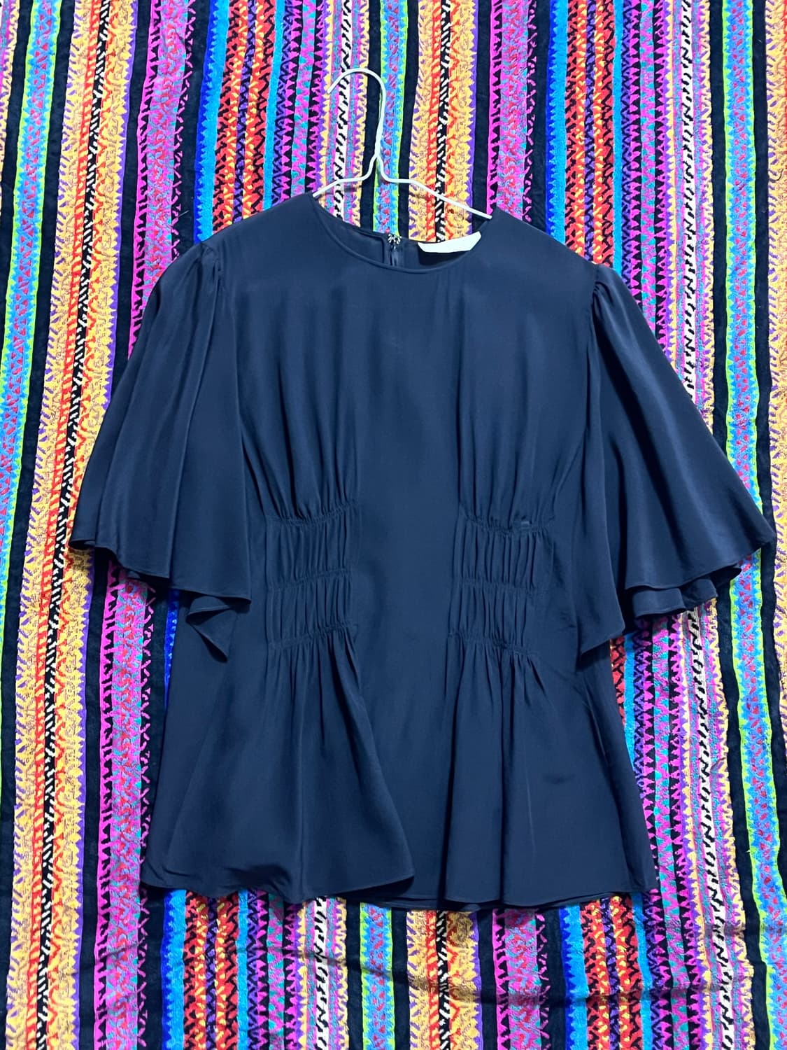 24년 시즌 끌로에 잉크 네이비 스모크 블라우스 상품이미지1