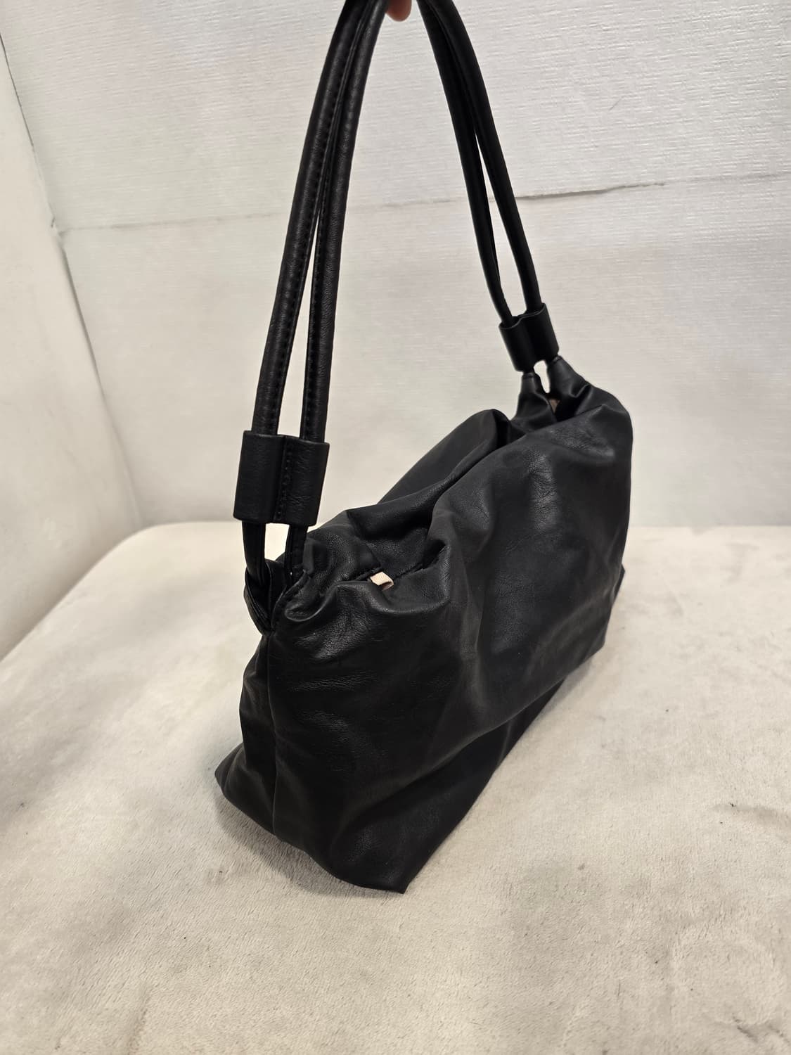 거의새거) 오브히 OVHEE 24년 블랙 숄더백 상품이미지4