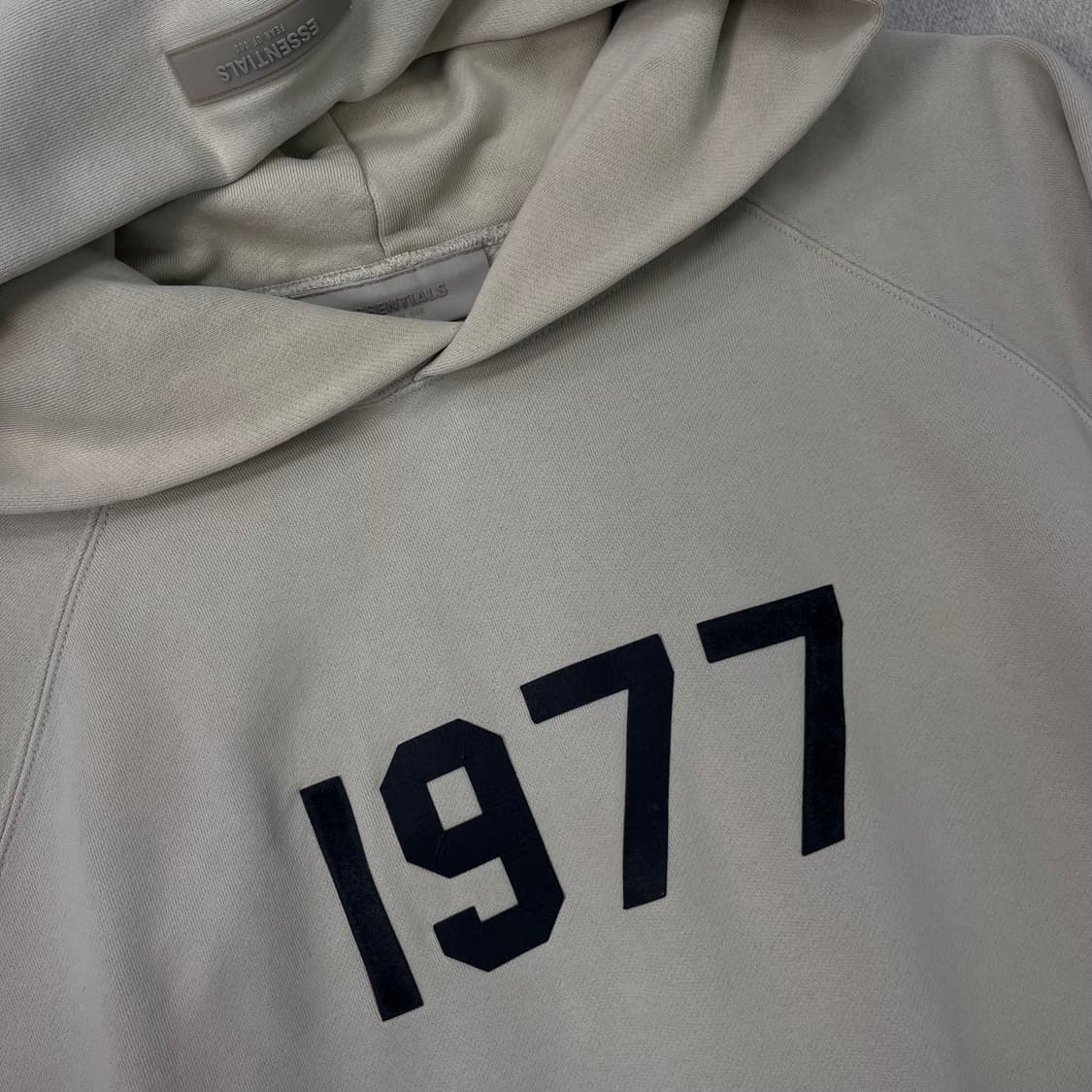 105 피오갓 에센셜 1977 후드티 상품이미지2