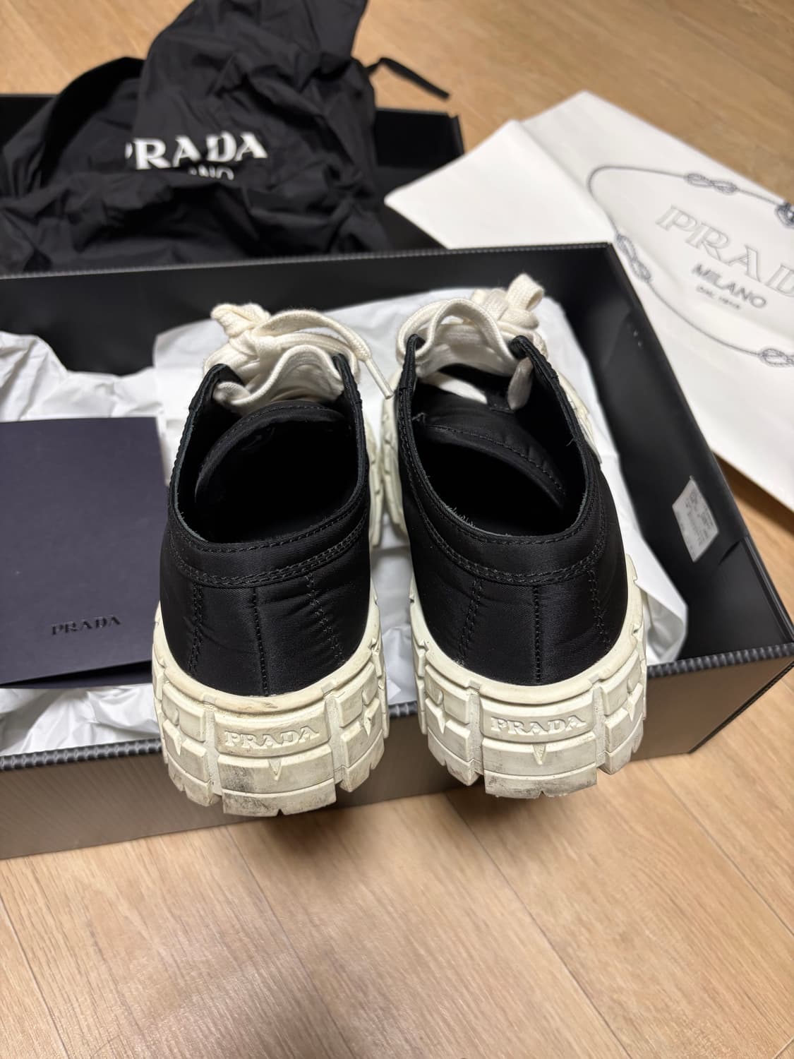 프라다 리나일론 개버딘 스니커즈(백화점구매, 쇼핑백+박스+영수증) 상품이미지5