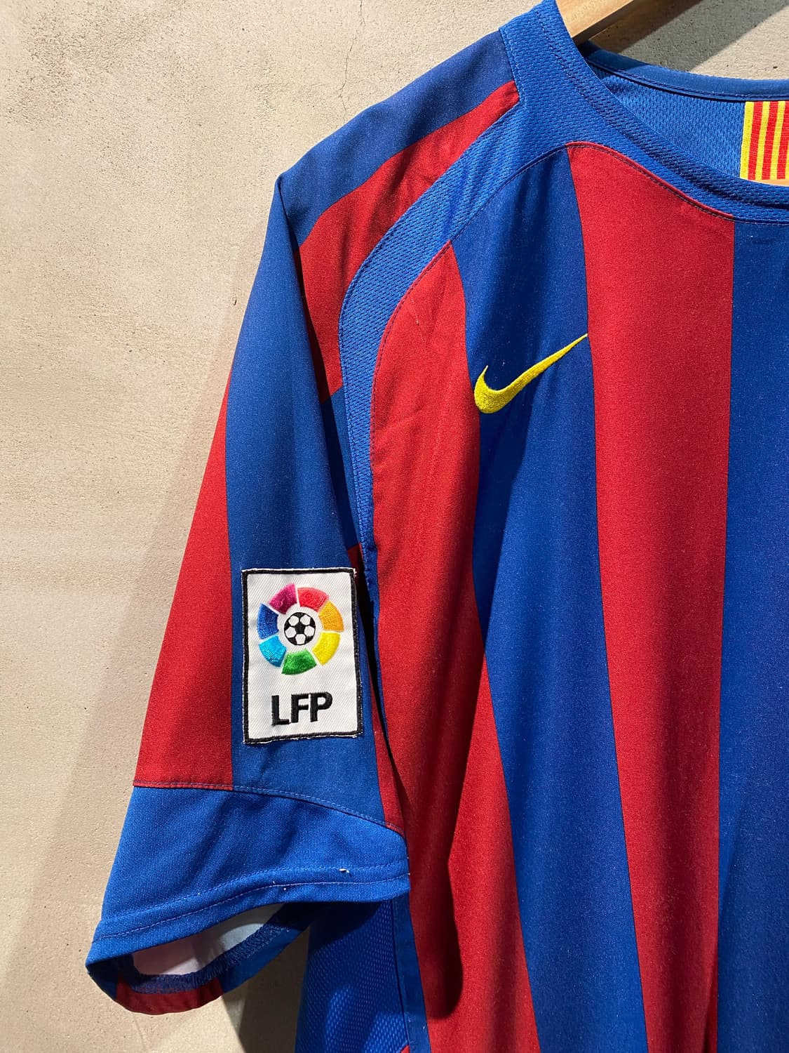 05-06 바르셀로나 호나우지뉴 홈 유니폼 상품이미지4