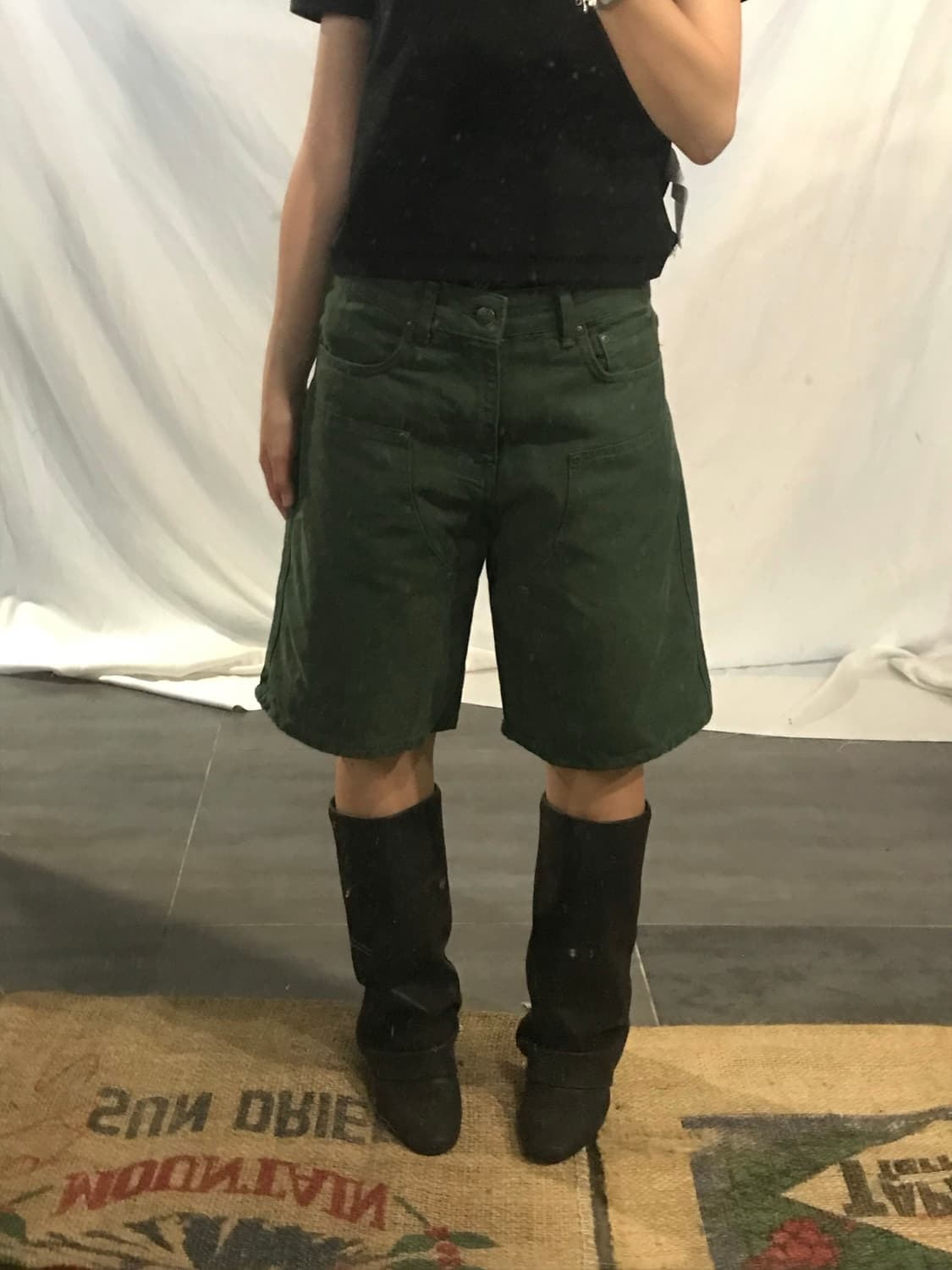 green bermuda shorts  상품이미지2