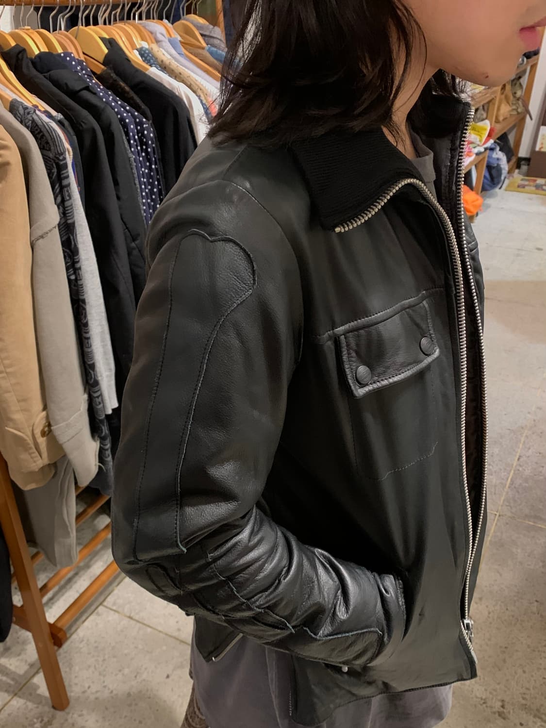 네이버후드 카우 레더 본 패치 자켓 상품이미지3