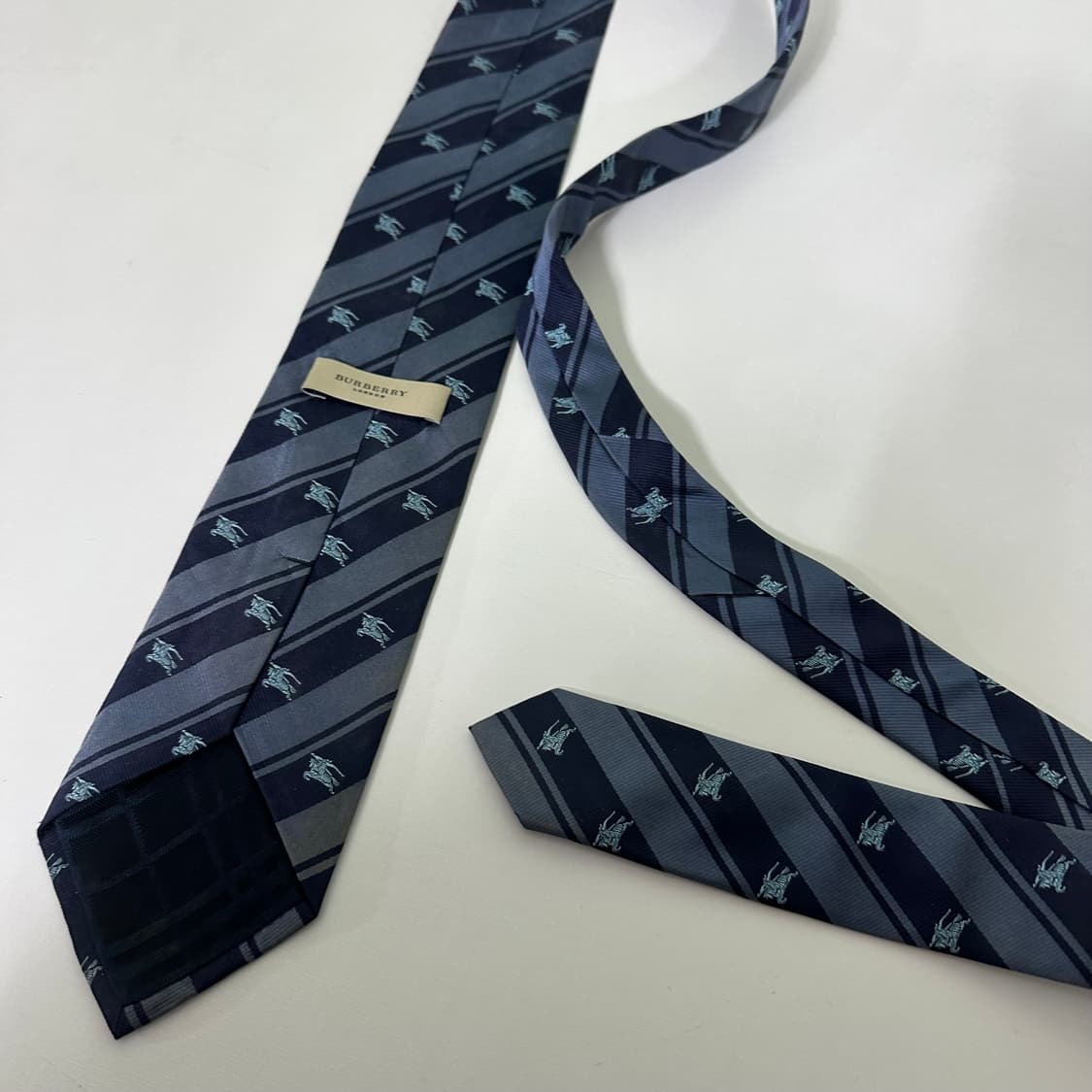 OS 버버리 네이비 멀티로고 실크100% 넥타이 상품이미지2